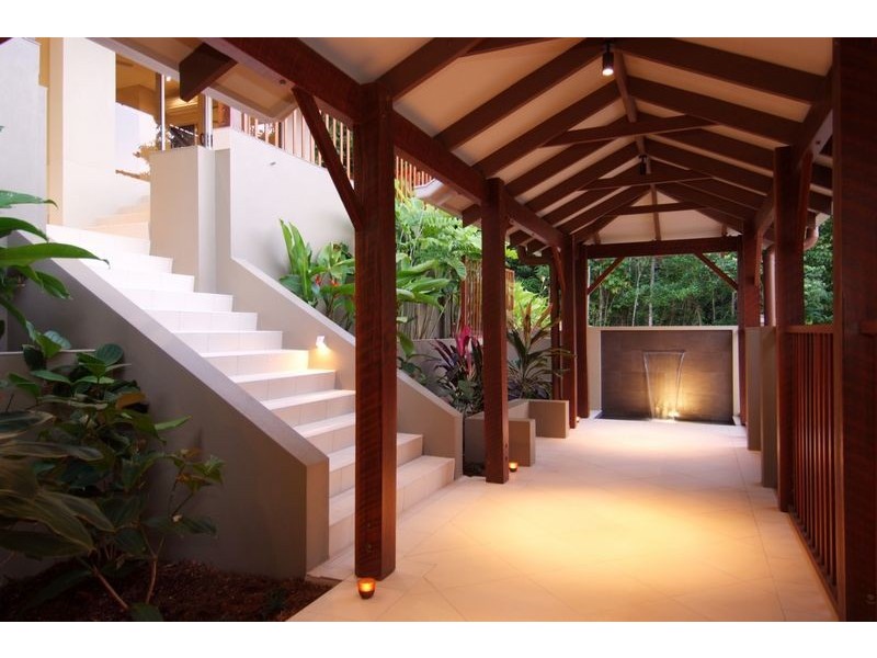 44   Gloucester St, Whitfield QLD 4870