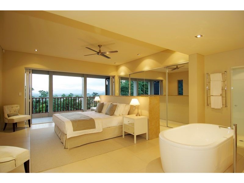 44   Gloucester St, Whitfield QLD 4870