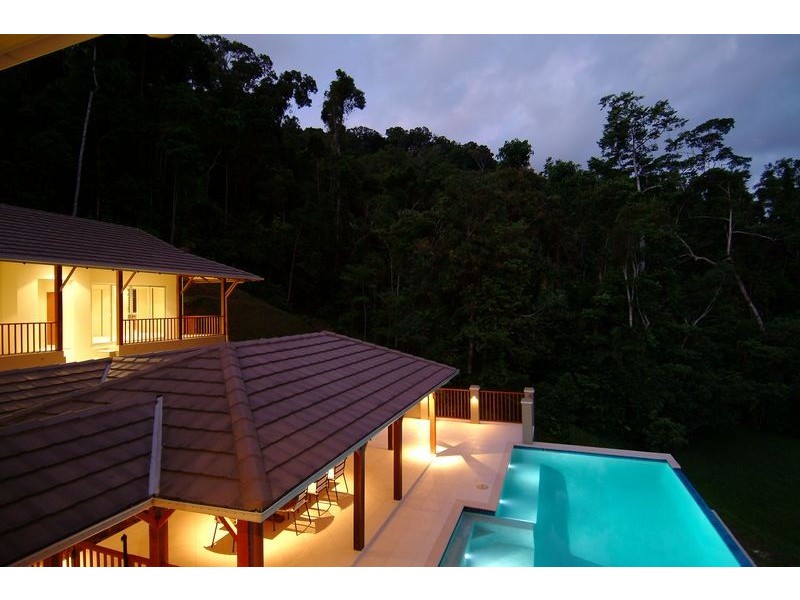 44   Gloucester St, Whitfield QLD 4870