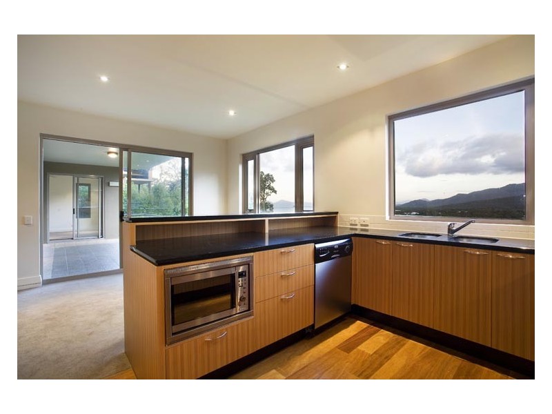 11 COLONEL CUMMINGS DRIVE, Palm Cove QLD 4879
