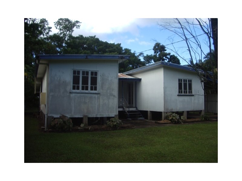 28 – 30  Macilwraith Street, Manoora QLD 4870