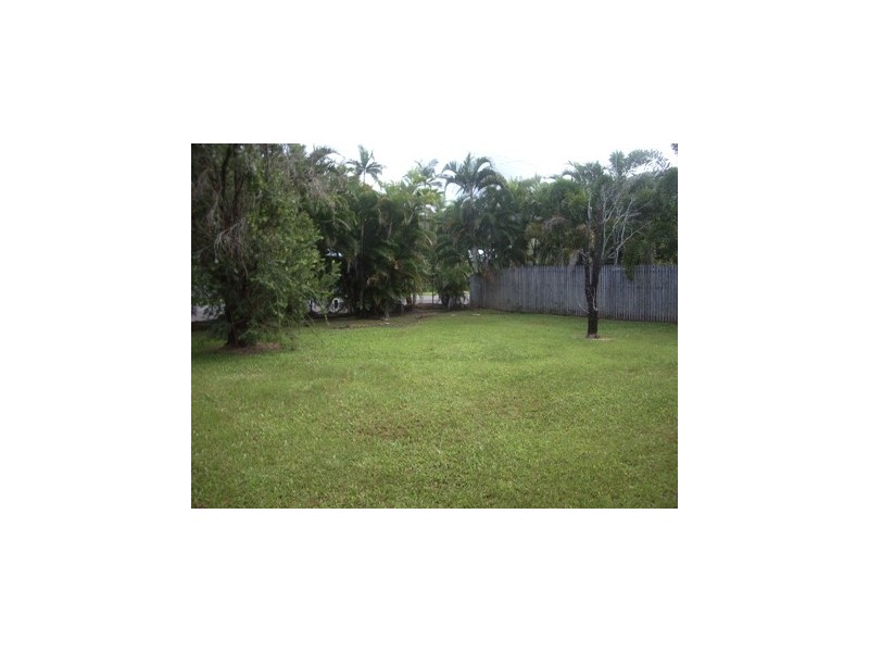 28 – 30  Macilwraith Street, Manoora QLD 4870