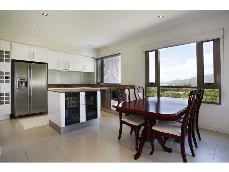 APT. 5 / 11 Colonel Cummings Drive, Palm Cove QLD 4879