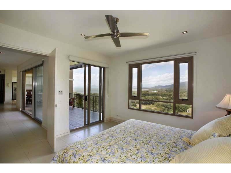 APT. 5 / 11 Colonel Cummings Drive, Palm Cove QLD 4879