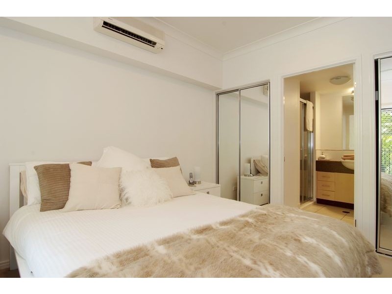 APT 2 /19  Upward Street, Cairns City QLD 4870