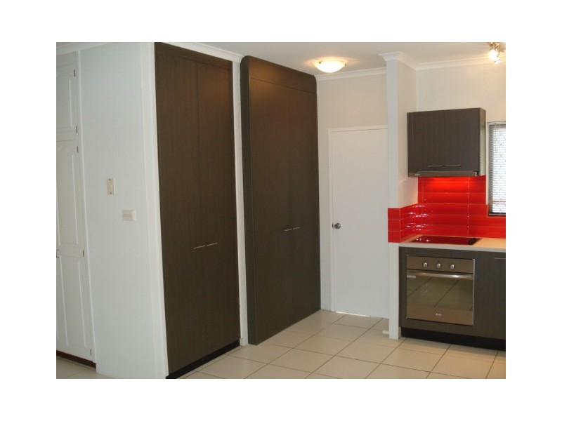 APT. 3 / 21  Balaclava Road, Earlville QLD 4870