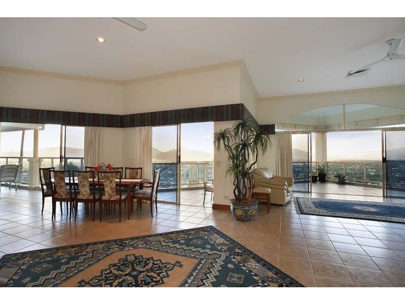 109  Summer Hill Drive, Mooroobool QLD 4870