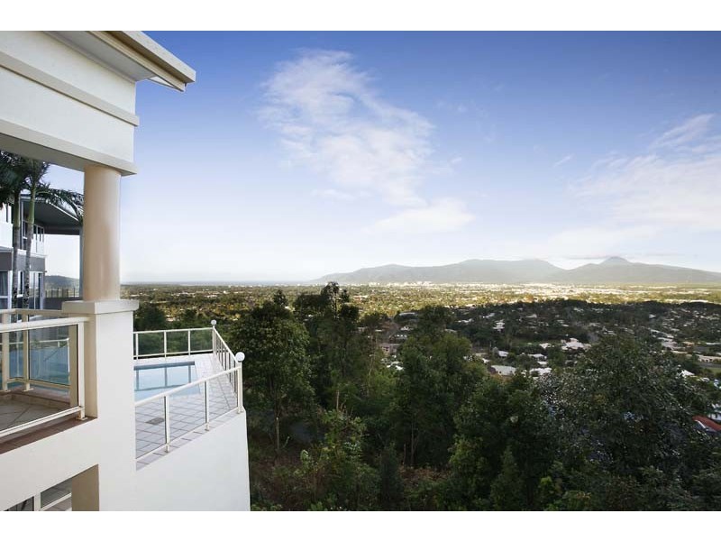 109  Summer Hill Drive, Mooroobool QLD 4870