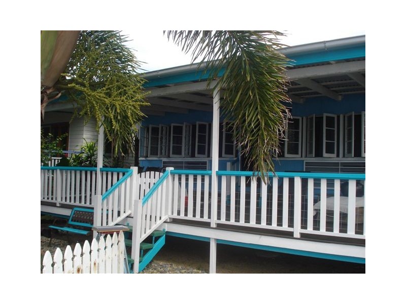 183  O’Shea Esplanade, Machans Beach QLD 4878
