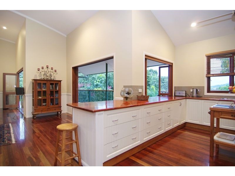 23 BAROSSA CLOSE, Whitfield QLD 4870