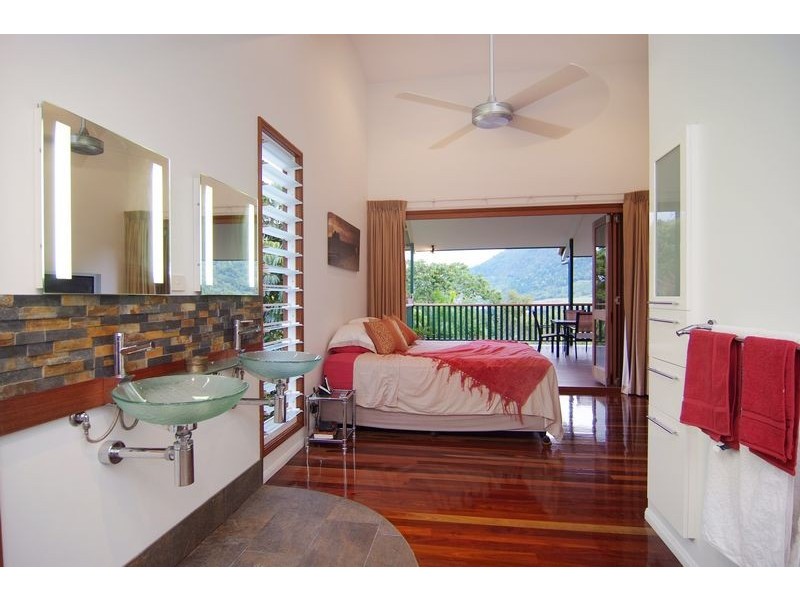 23 BAROSSA CLOSE, Whitfield QLD 4870
