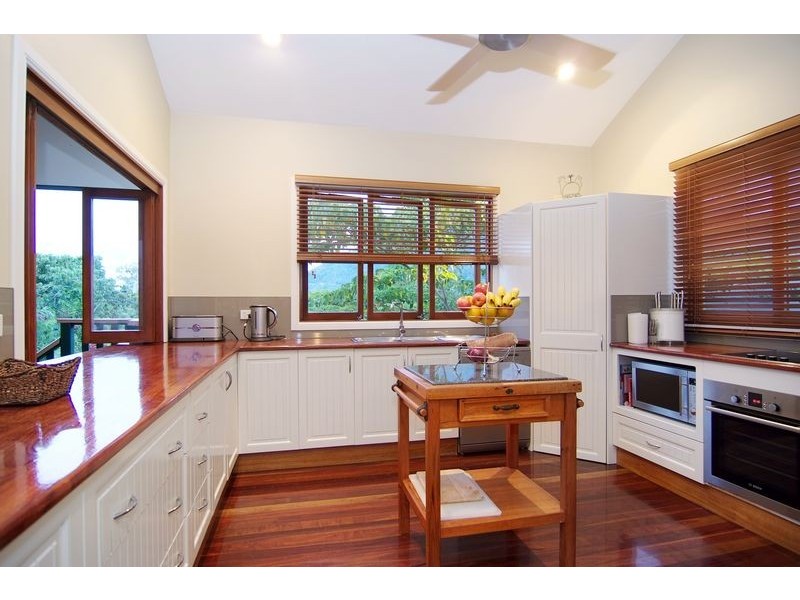 23 BAROSSA CLOSE, Whitfield QLD 4870