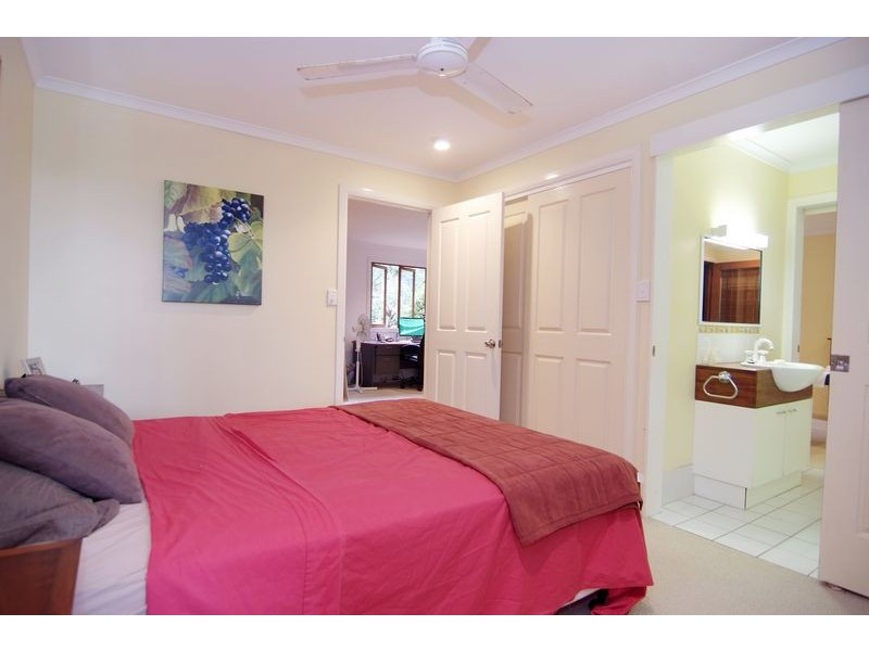 23 BAROSSA CLOSE, Whitfield QLD 4870