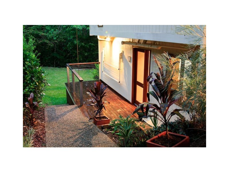23 BAROSSA CLOSE, Whitfield QLD 4870