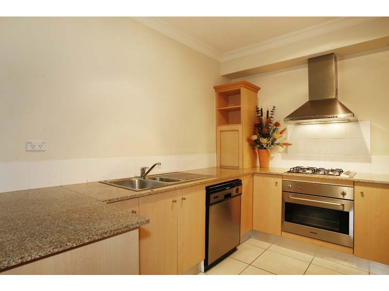 APT. 1722 / 2  Greenslopes Street, Cairns North QLD 4870