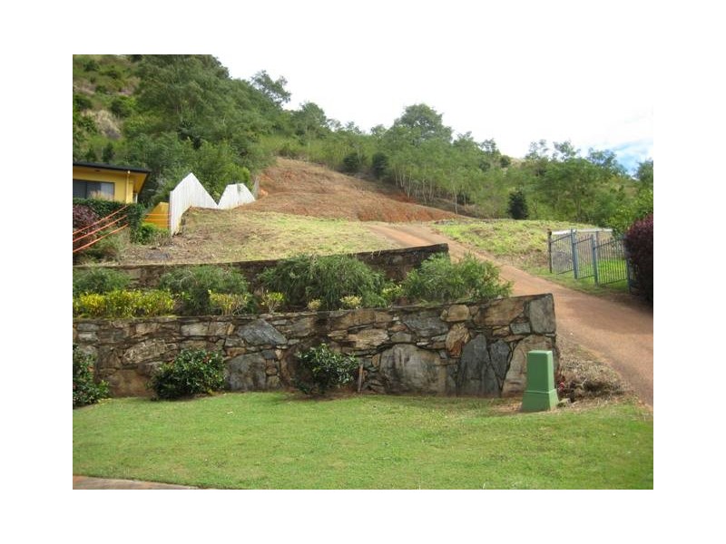 3 Hussar Close, Kanimbla QLD 4870