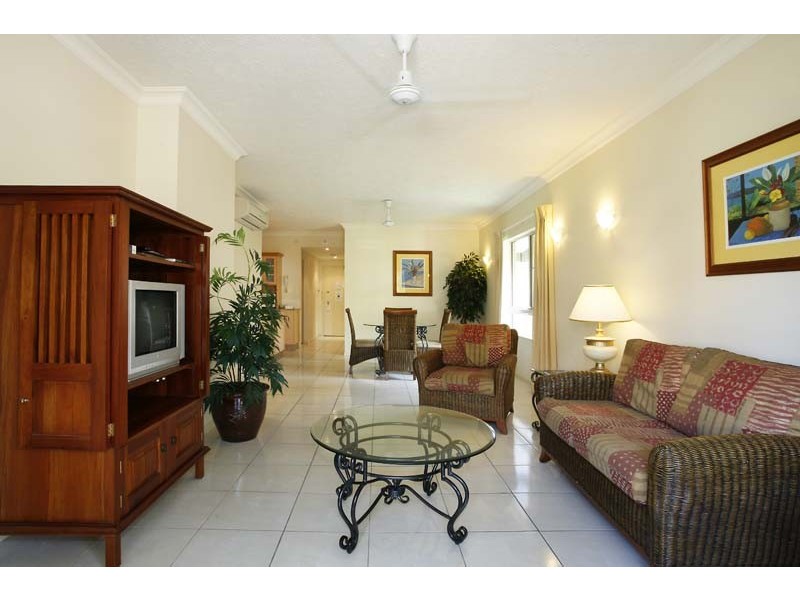 APT. 1722 / 2 Greenslopes Street, Cairns QLD 4870