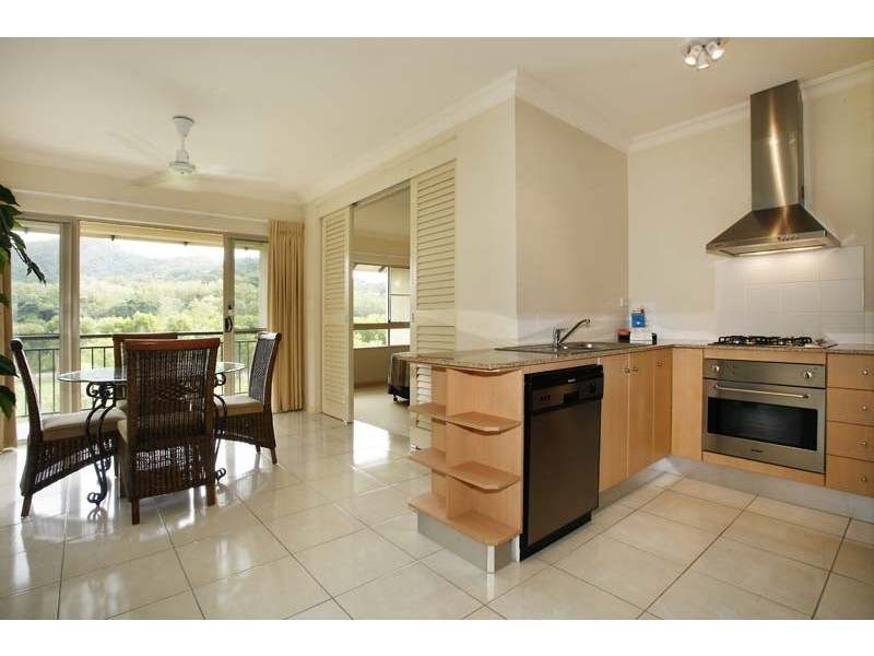 APT. 1747 / 2 Greenslopes Street, Cairns QLD 4870