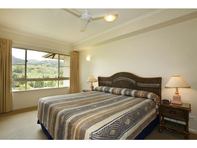 APT. 1747 / 2 Greenslopes Street, Cairns QLD 4870