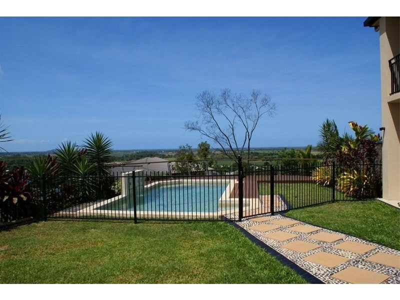 77 Daphne Drive, Redlynch QLD 4870