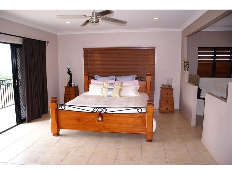 77 Daphne Drive, Redlynch QLD 4870