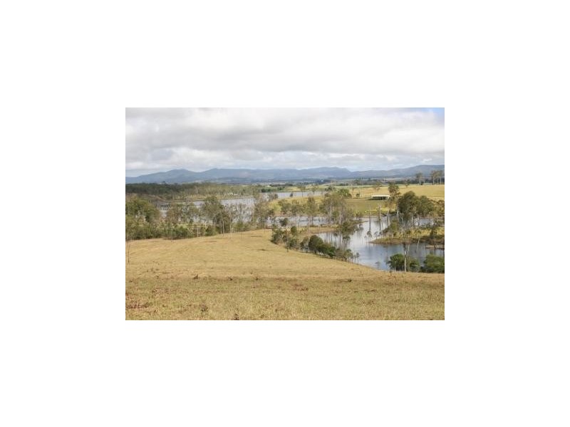 18 Kluck Road, Tinaroo QLD 4872