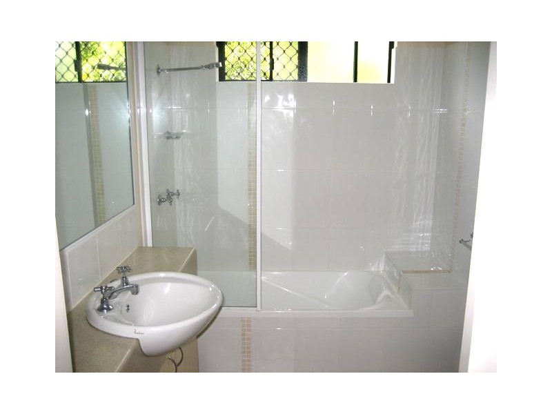 APT. 5 / BREEZES BY 423-427 Draper Street, Parramatta Park QLD 4870