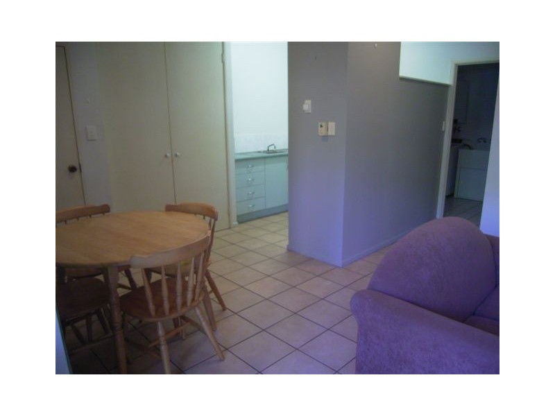APT. 11/4-5  Hollett Close, Cairns North QLD 4870