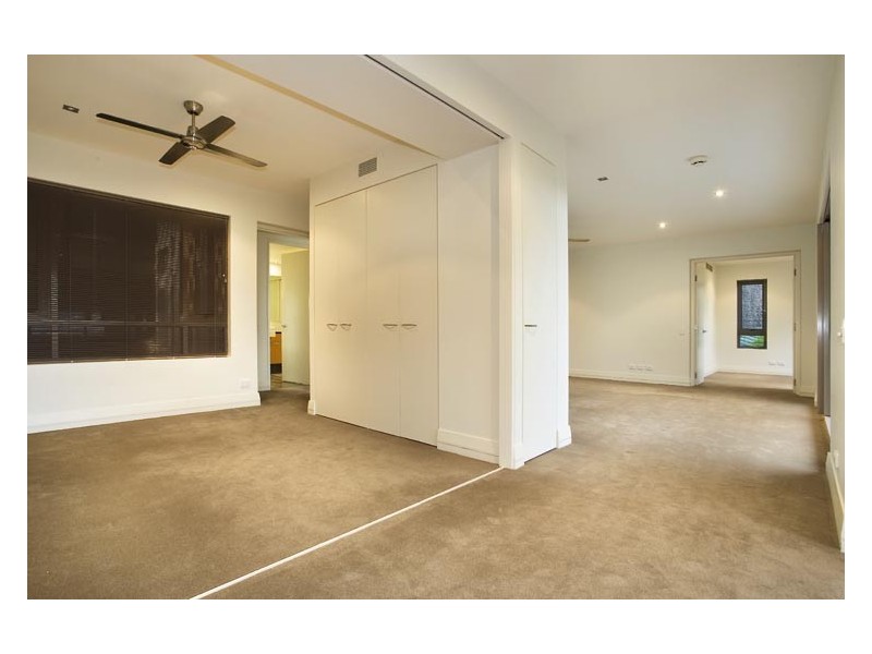 APT. 4 / 11  Colonel Cummings Drive, Santai, Palm Cove QLD 4879