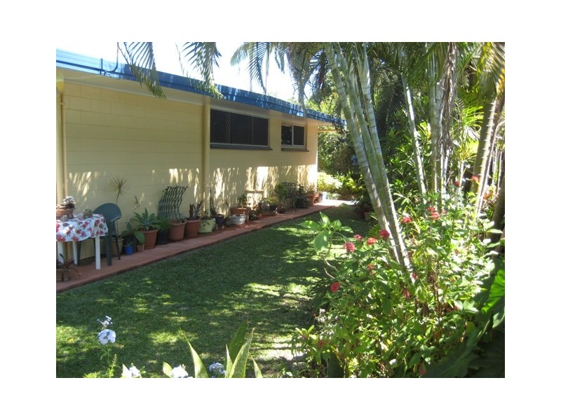 2/1   Compass Close, Edge Hill QLD 4870