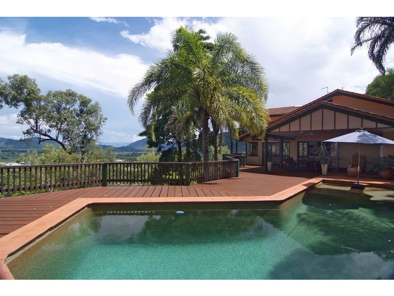 17 Amaroo Close (End of Darkin), Smithfield QLD 4878