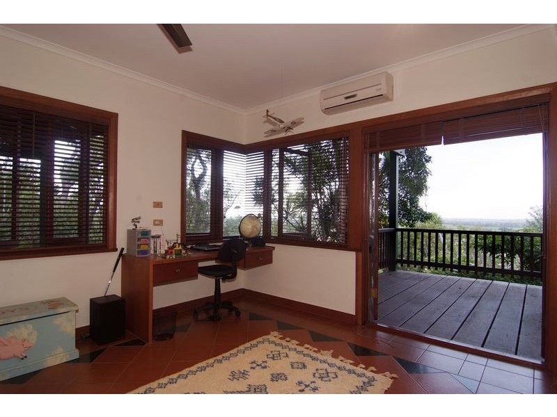 17 Amaroo Close (End of Darkin), Smithfield QLD 4878