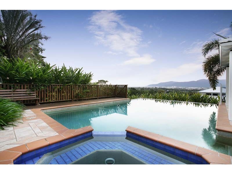 12 Julian Close, Mooroobool QLD 4870