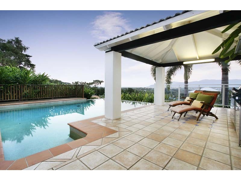 12 Julian Close, Mooroobool QLD 4870