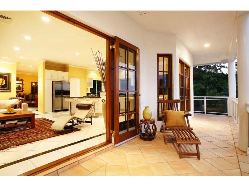 12 Julian Close, Mooroobool QLD 4870