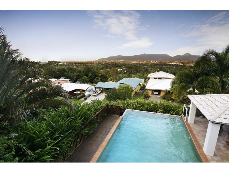 12 Julian Close, Mooroobool QLD 4870