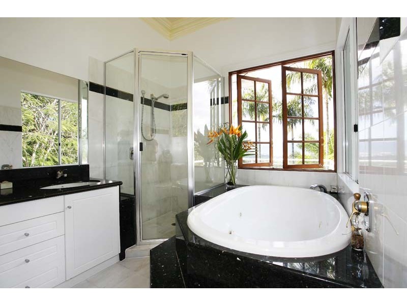 12 Julian Close, Mooroobool QLD 4870