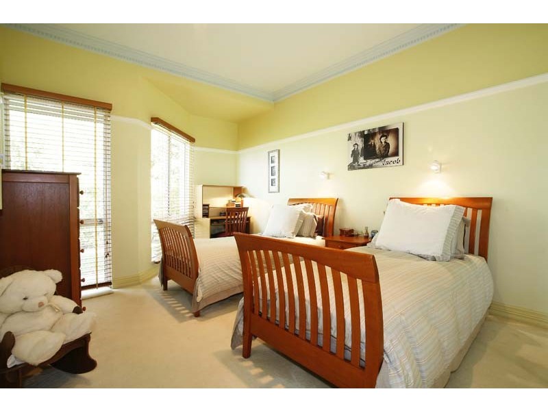 12 Julian Close, Mooroobool QLD 4870