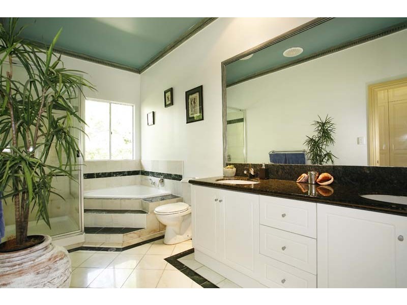 12 Julian Close, Mooroobool QLD 4870