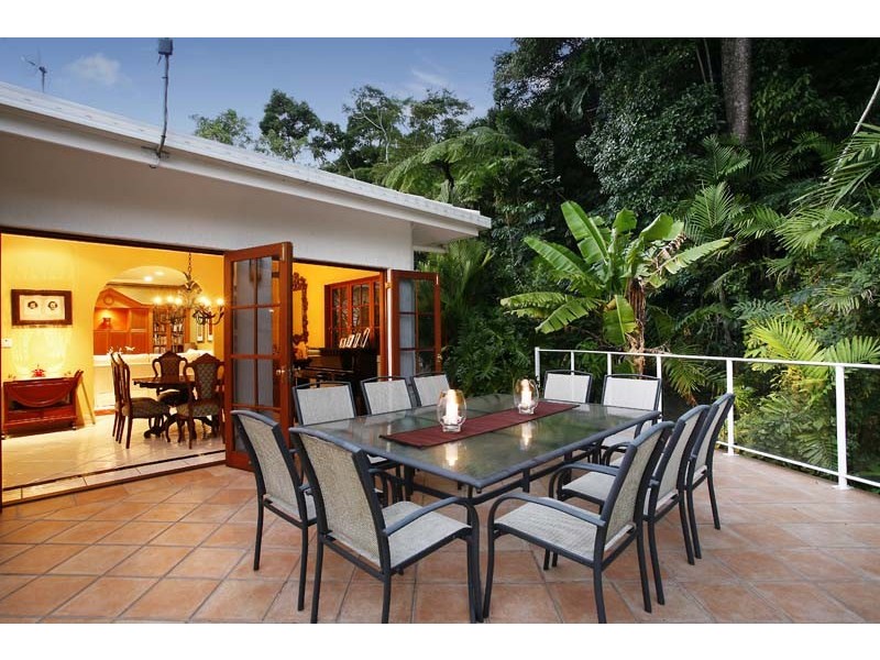 12 Julian Close, Mooroobool QLD 4870