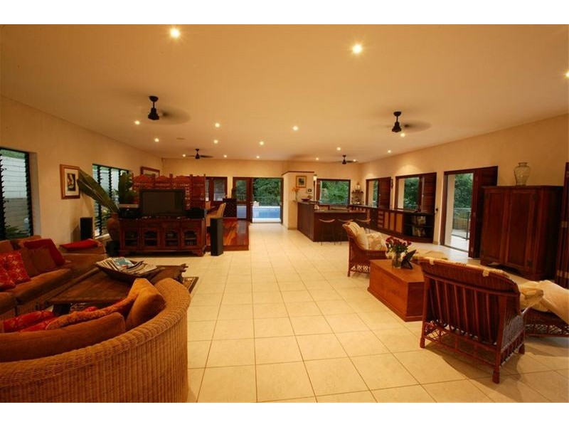 114  Hillview Cres, Whitfield QLD 4870