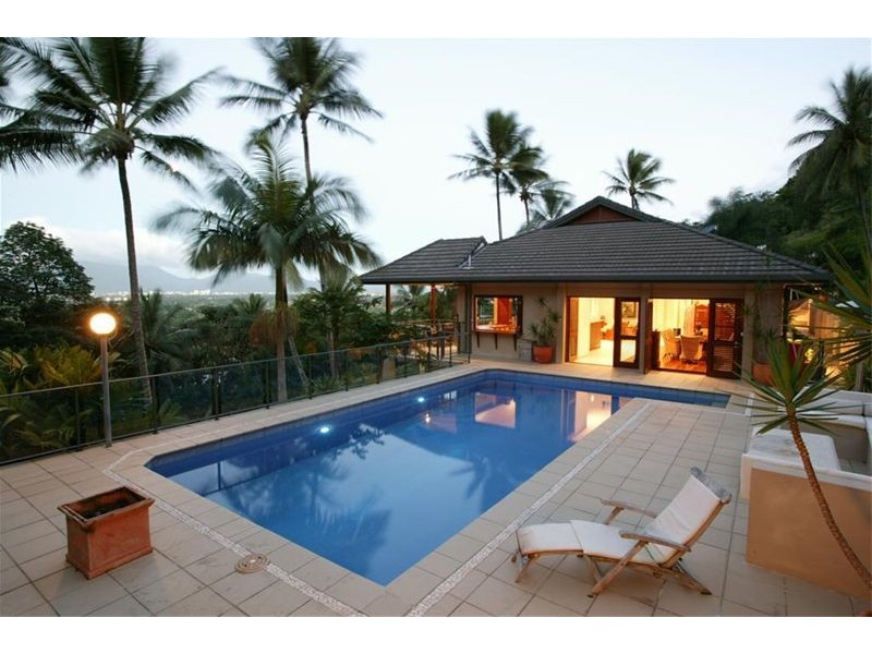 114  Hillview Cres, Whitfield QLD 4870