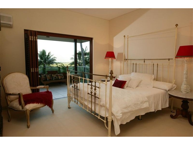 114  Hillview Cres, Whitfield QLD 4870