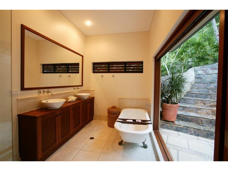 114  Hillview Cres, Whitfield QLD 4870