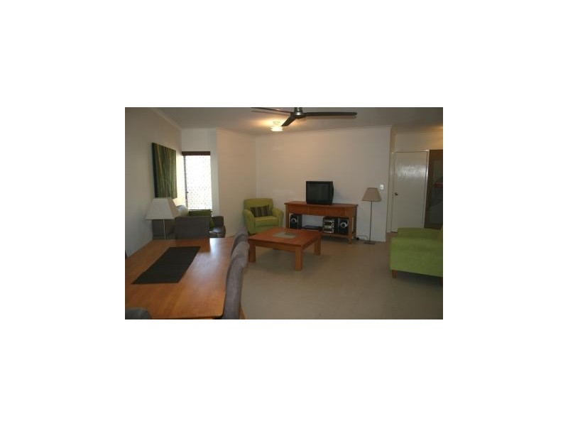 APT. 4 / 105 Collins Avenue, Cairns QLD 4870