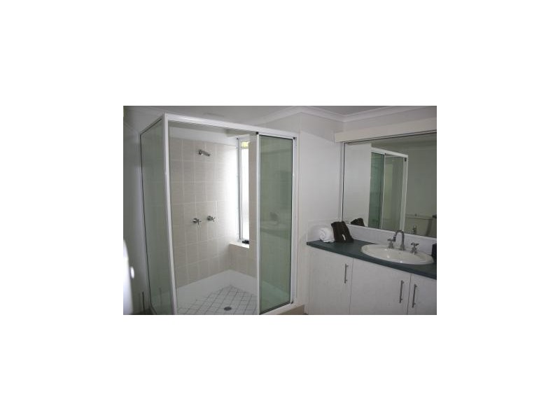 APT. 4 / 105 Collins Avenue, Cairns QLD 4870