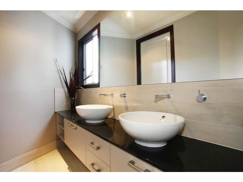 107  Summer Hill Drive, Mooroobool QLD 4870