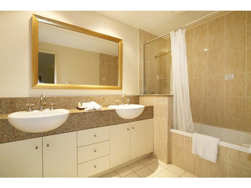 APT. 1107 / 2  Greenslopes Street, Cairns QLD 4870