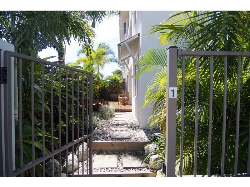 242 GRAFTON STREET, Cairns City QLD 4870