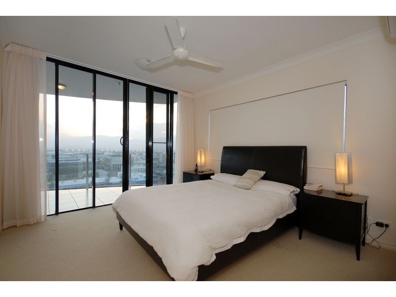 Level 14 APT. 1401 / 25 Wharf Street, Cairns QLD 4870
